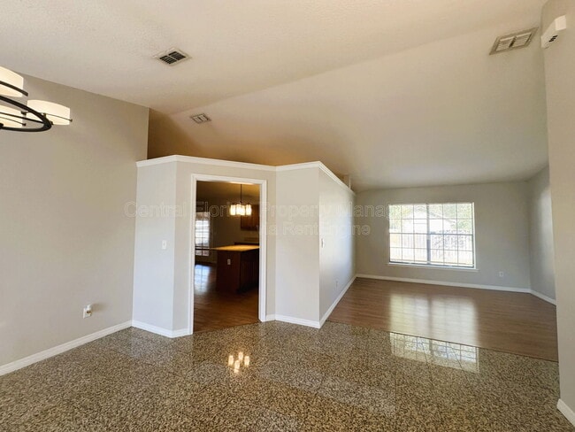 Building Photo - 1407 Spring Ridge Dr