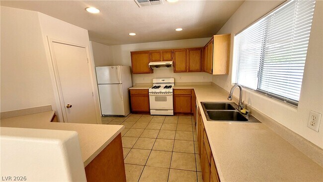 Building Photo - 5745 W Dewey Dr