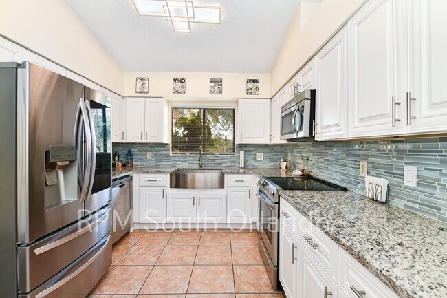 Building Photo - 4 Bedroom, 2 bathroom, 2 car garage, pool, backyard, close to Universal Studios and International...