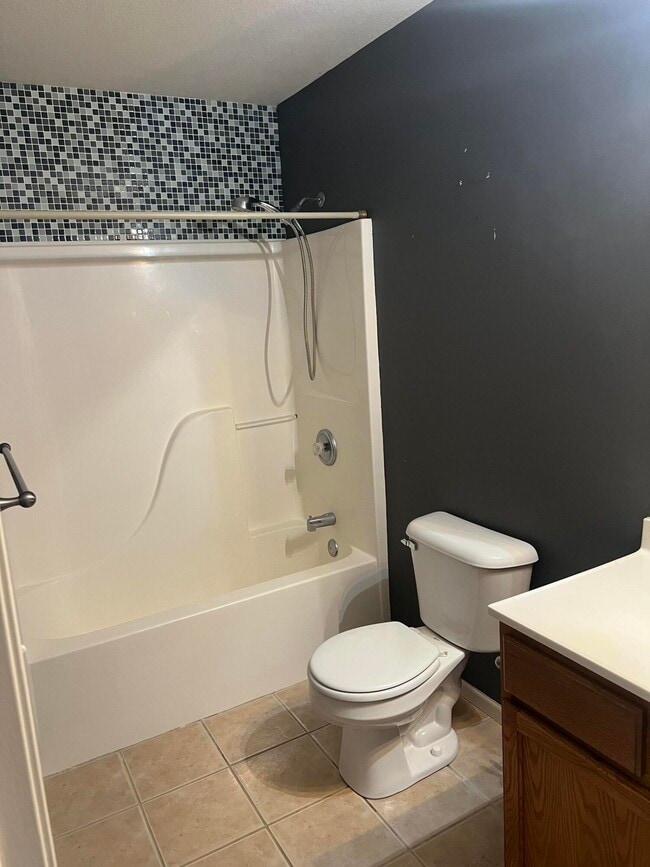 Building Photo - 3413 Zinnia Dr