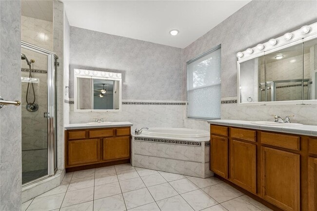 Building Photo - 2204 Elizabeth Way