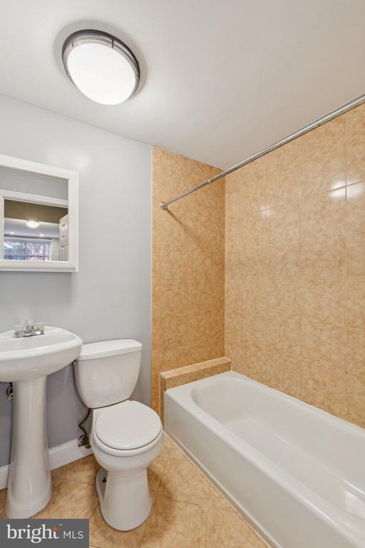 Building Photo - 1440 Fairmont St NW