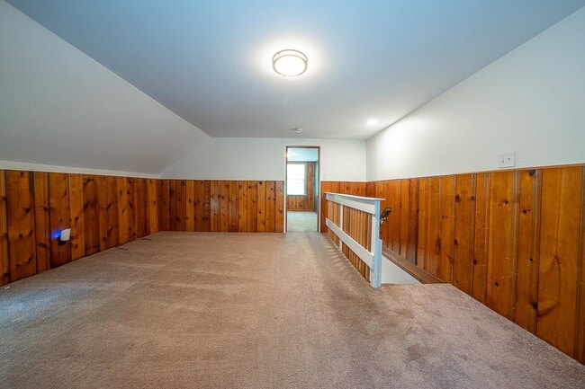 Building Photo - 35 Eastwood Rd