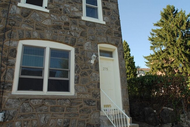 Building Photo - 275 Kalos Street