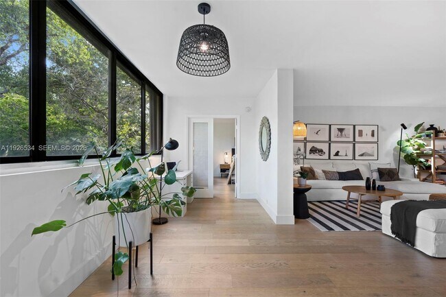 Building Photo - 141 Crandon Blvd