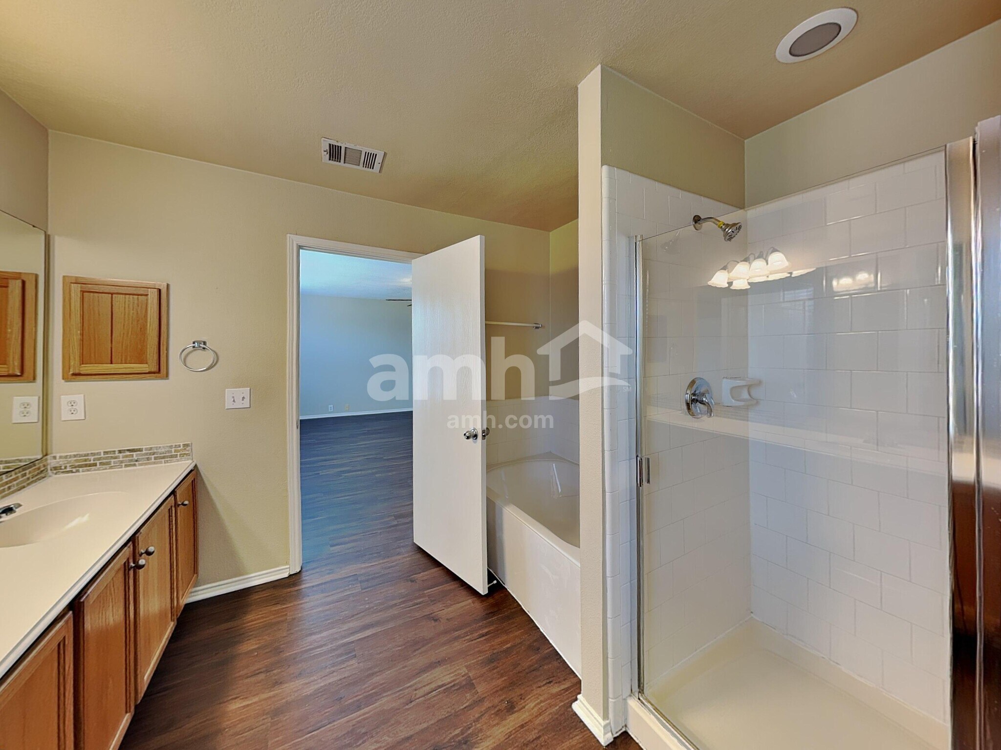 Building Photo - 3104 Pinehurst Ct