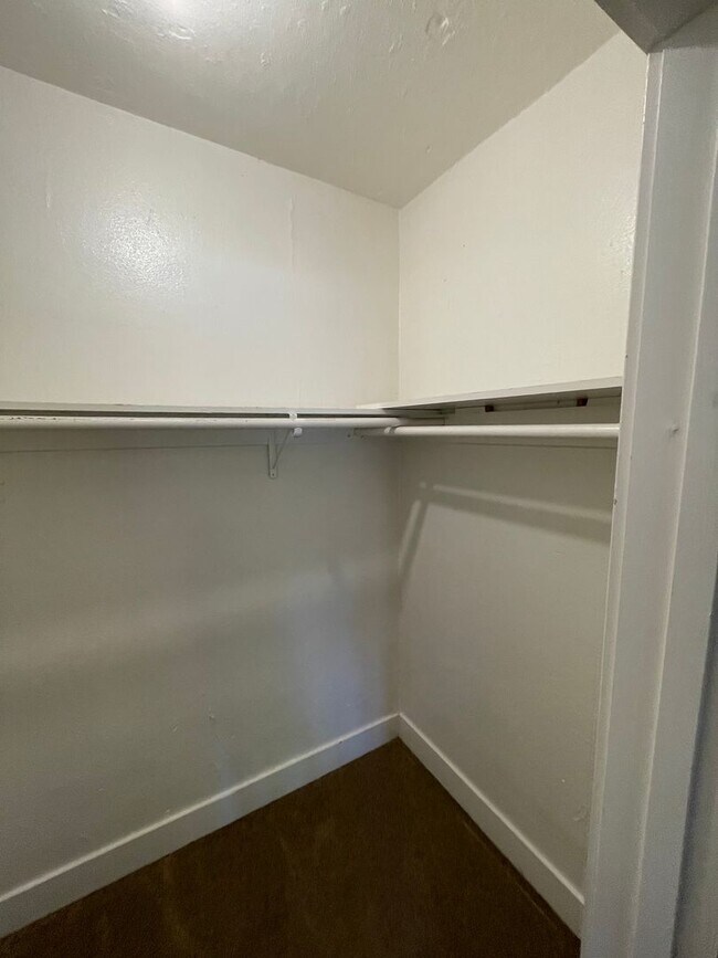 Building Photo - Charming one-bed, one-bath apartment in Midtown