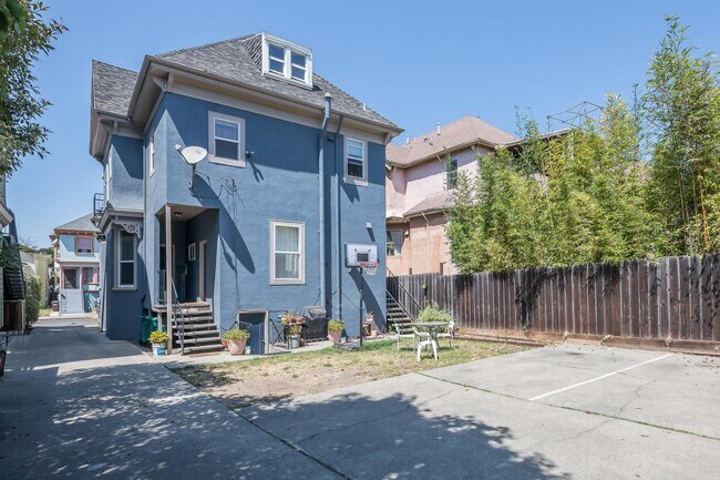 Building Photo - 1440 Linden St