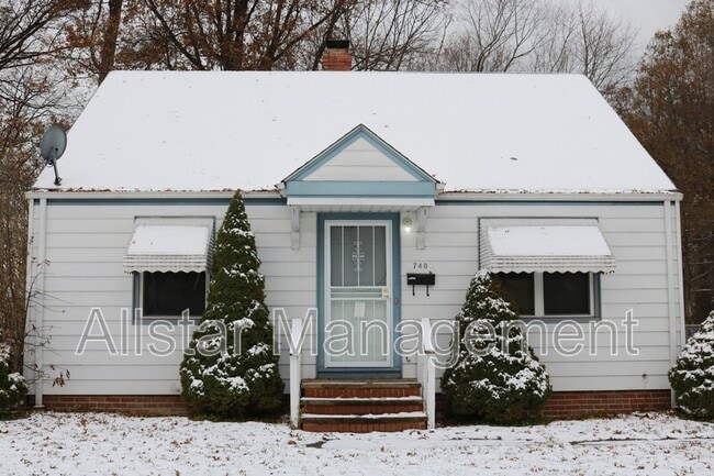 Building Photo - 740 E 254th St