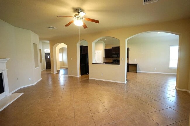 Building Photo - 1067 Cedar Lake Ct