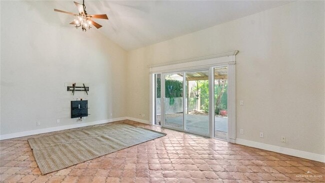 Building Photo - 10 Shasta E Ave