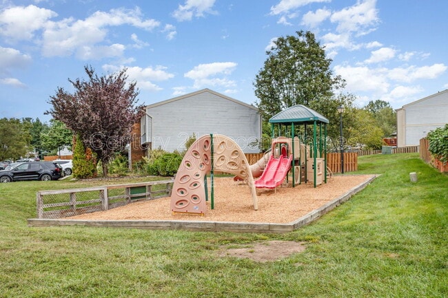 Building Photo - 4400 Groombridge Way