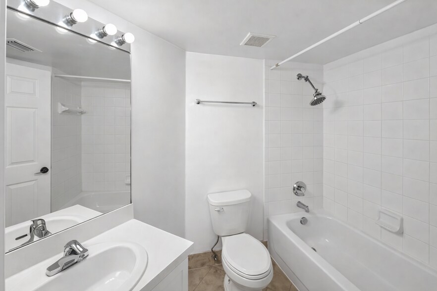 Building Photo - 4155 N Haverhill Rd