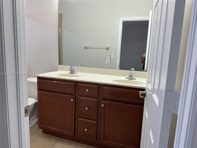 Building Photo - 9232 SW 170th Ave