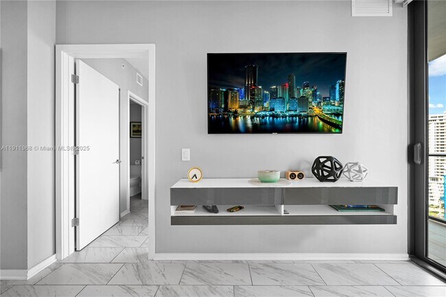 Building Photo - 501 NE 31st St