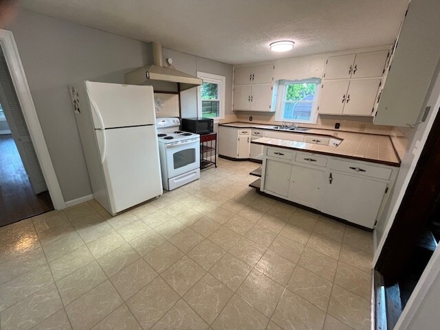 Building Photo - 1407 Bel Aire Dr