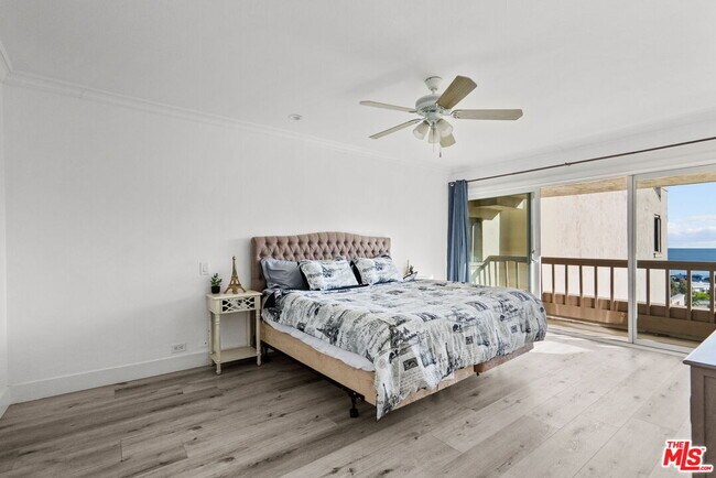 Building Photo - 23924 De Ville Way