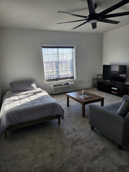 Building Photo - 2 Grove St