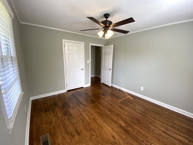 Building Photo - Adorable and Updated 3BR, 2BA Brick Ranch in the heart of Martinez!