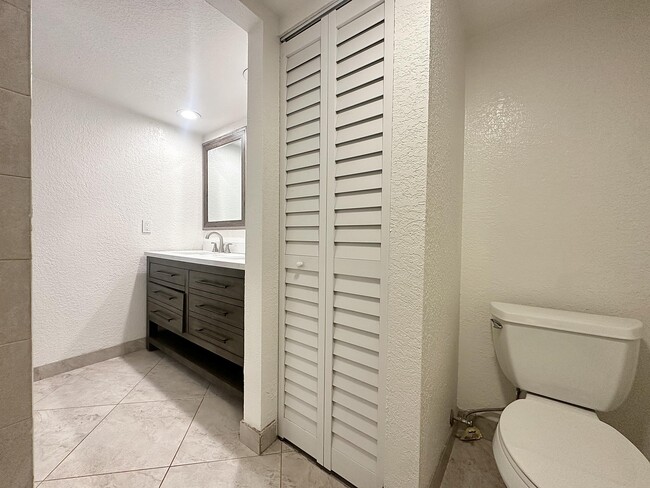 Building Photo - 230 Lake Arbor Dr