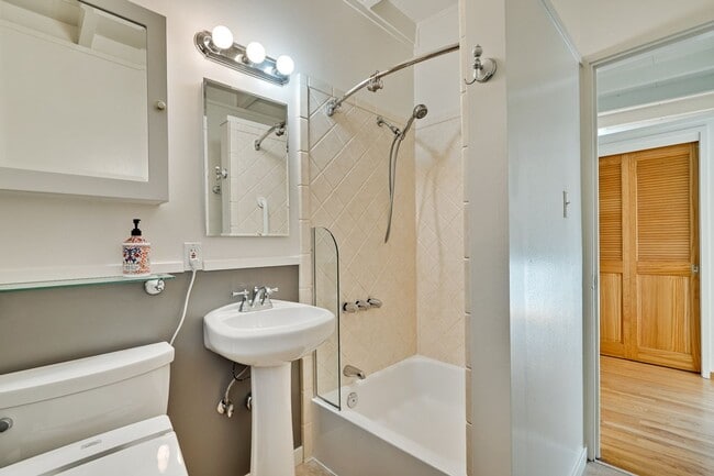 Building Photo - 3 Bed 2 Bath Mackay Home in Desirable Mont...