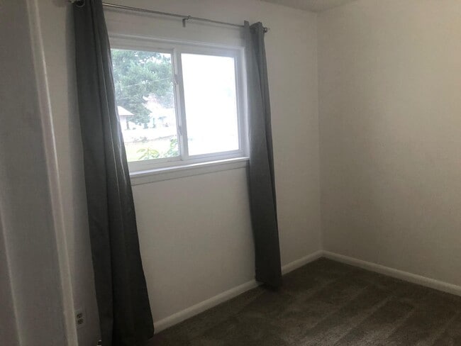Building Photo - Lisa Johnson Duplex (LJ)