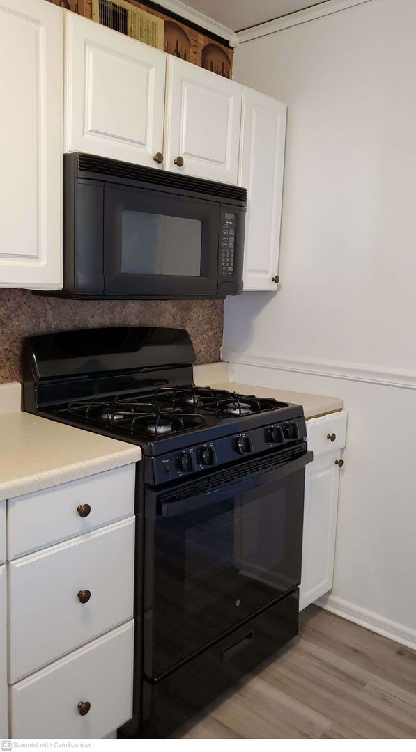 Building Photo - Cute home in Miamisburg center with AC! Has garage with opener- perfect for winter!