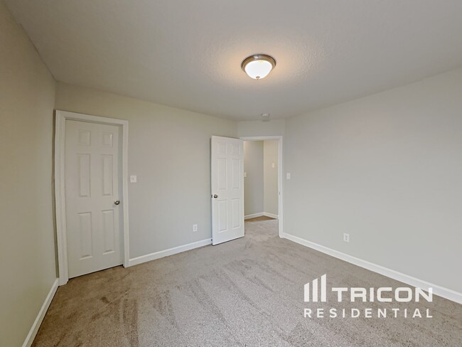 Building Photo - 807 Sinclair Dr