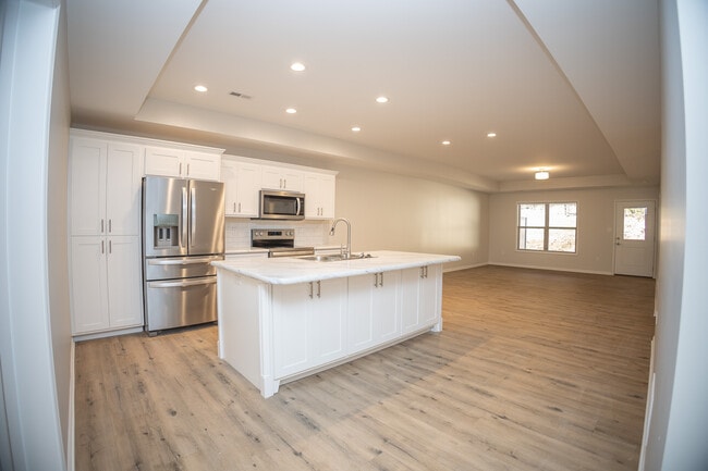 Building Photo - 834 El Dorado Dr