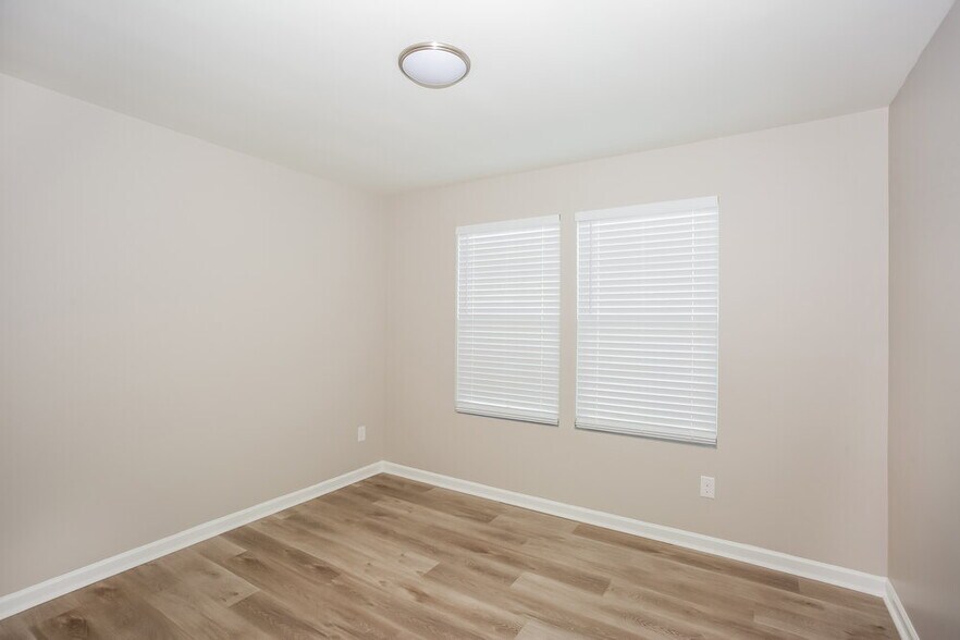 Building Photo - 3378 Saddlebrook Dr