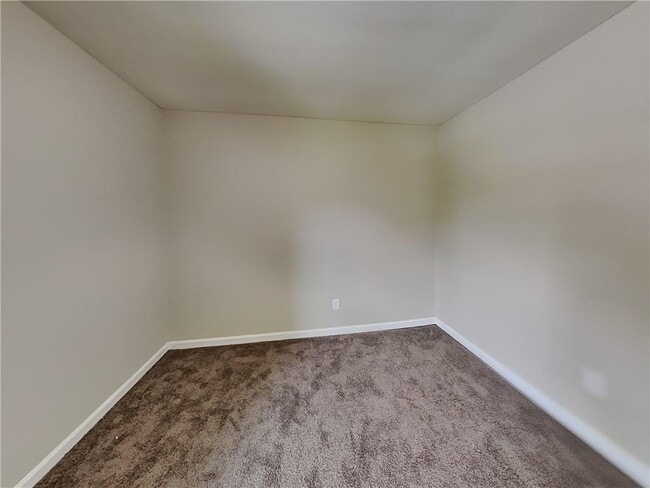 Building Photo - 575 Cherry Ln