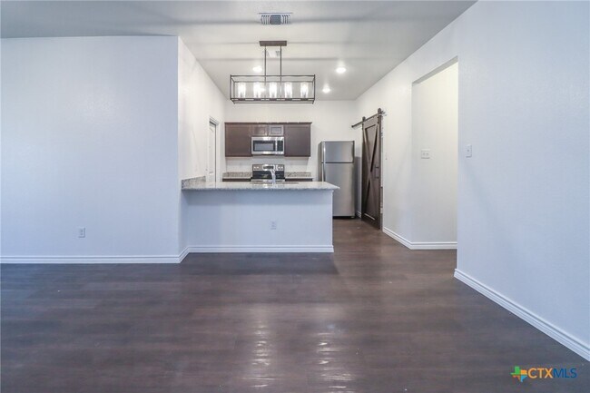 Building Photo - 5005 Rose Gdn Lp