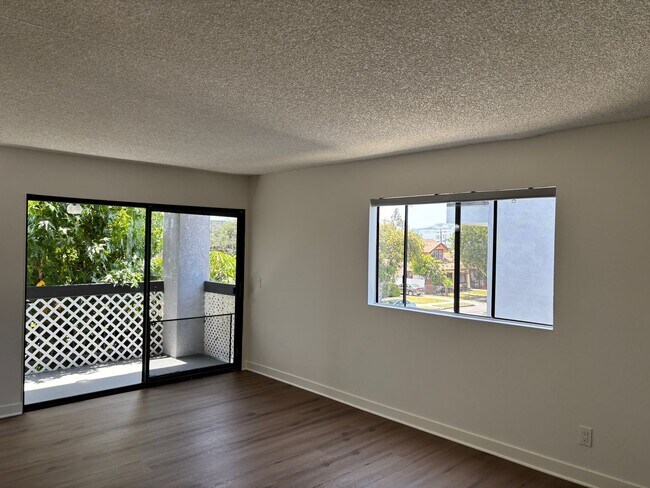Building Photo - 627 Orange Grove Ave