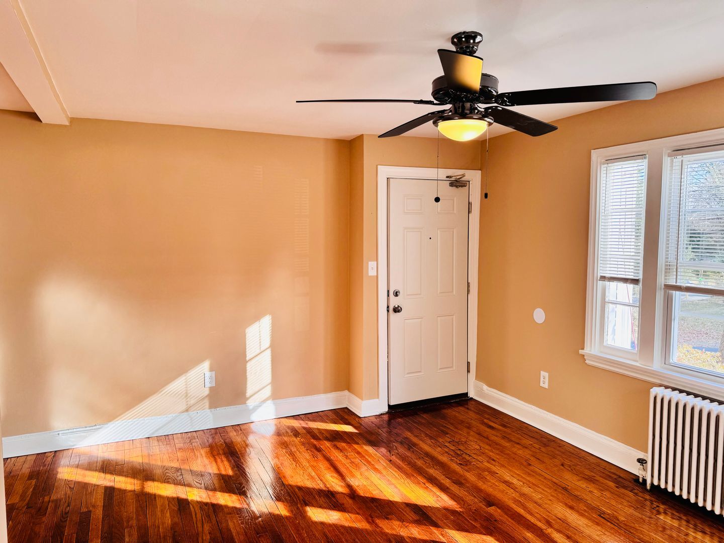 Building Photo - 908 Hudson Ave