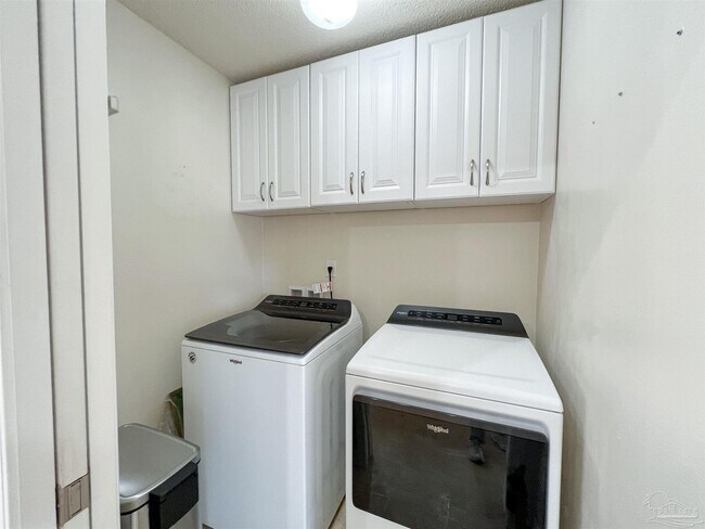 Building Photo - 702 Mozingo Ln