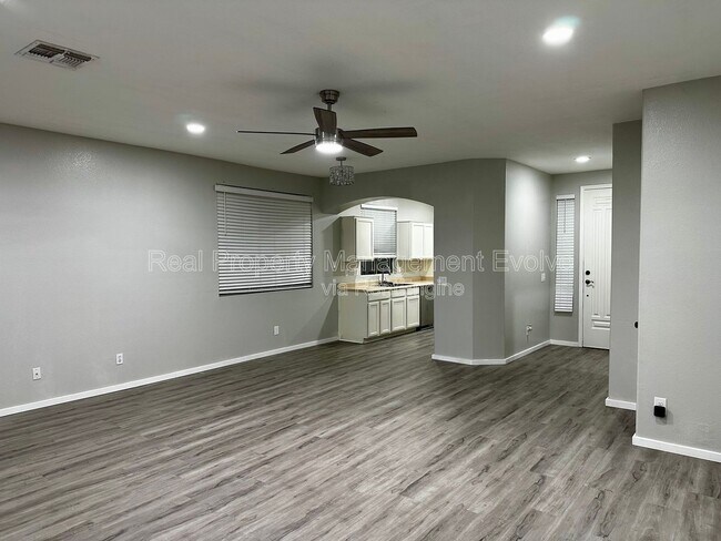 Building Photo - 5814 W Alice Ave