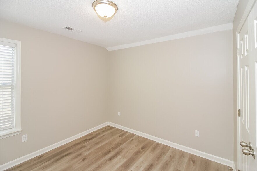 Building Photo - 600 W Ashley Glen Cir