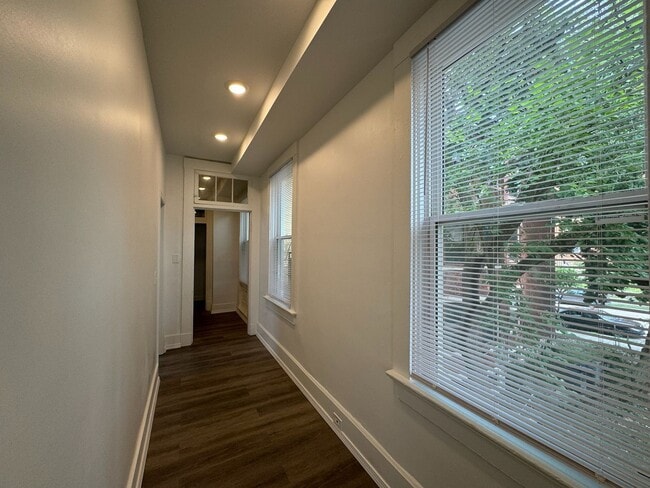 Building Photo - 7 Bed/3 Bath Mins. from UC Campus $775/pp ...