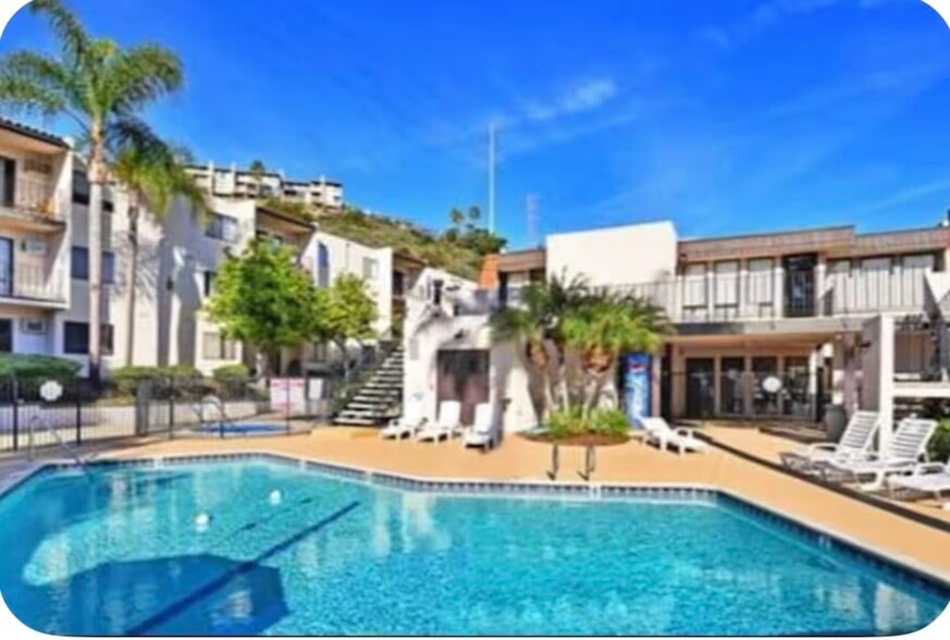 Complex has pool and spa - 6780 Friars Rd