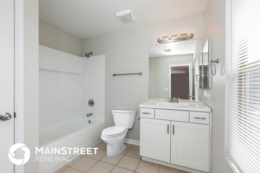 Building Photo - 1566 S Danielson Way