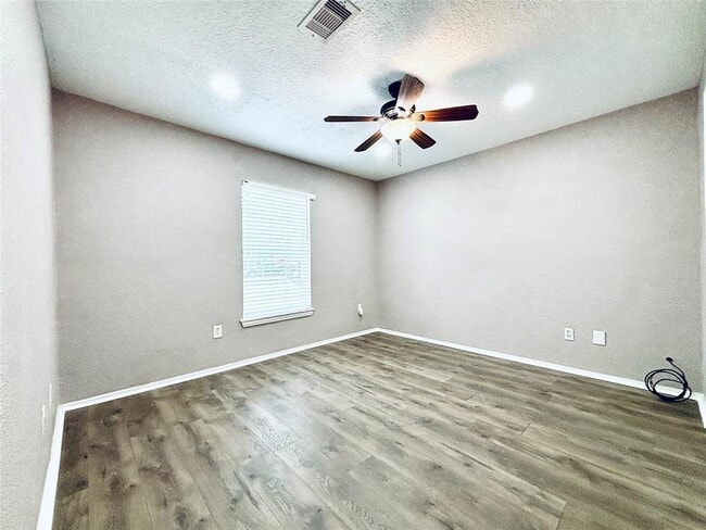 Building Photo - 2413 Kingsdale Dr