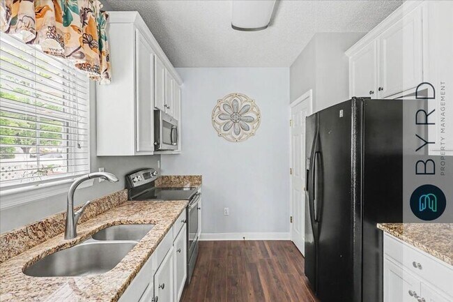 Building Photo - 4706 Twin Hickory Lake Dr