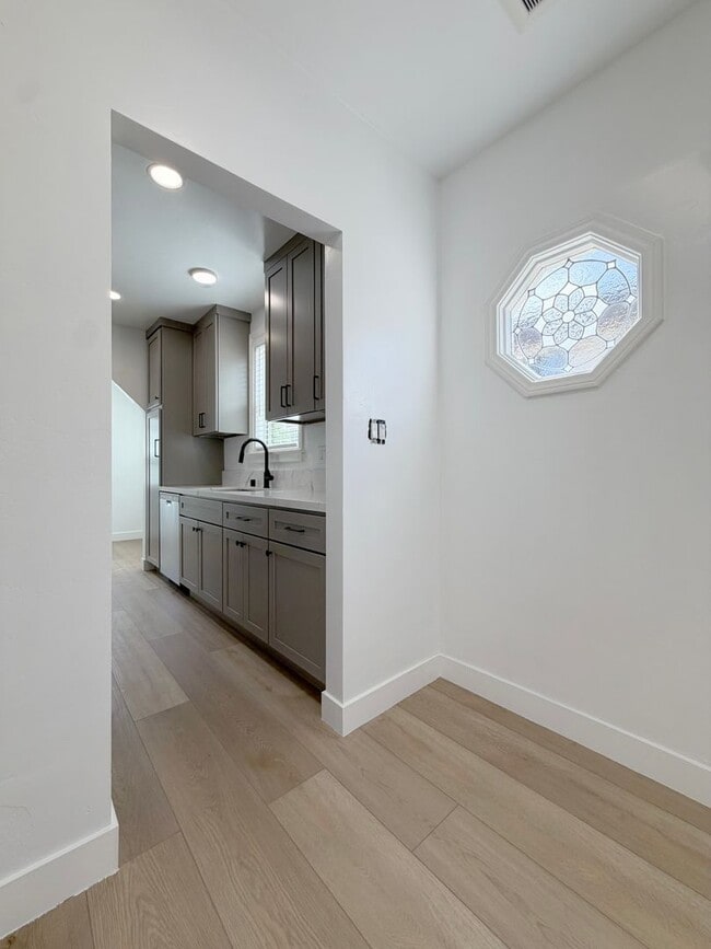 Building Photo - Alhambra Dr