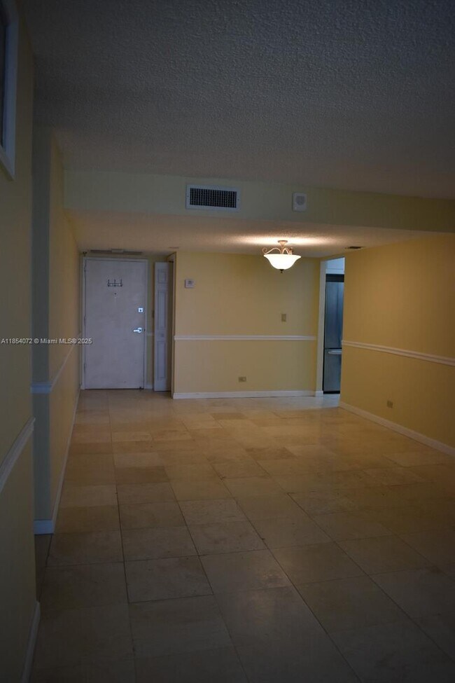 Building Photo - 6039 Collins Ave