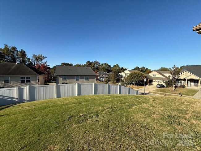 Building Photo - 109 Community Park Ln