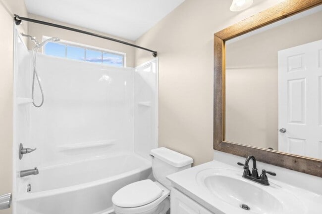 Building Photo - 454 Dandelion Ln