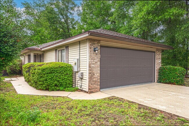 Primary Photo - 2901 Alpine Pl