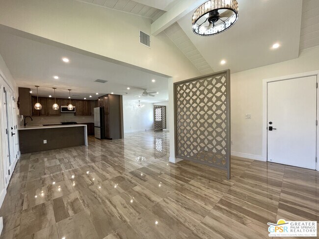 Building Photo - 372 E Molino Rd