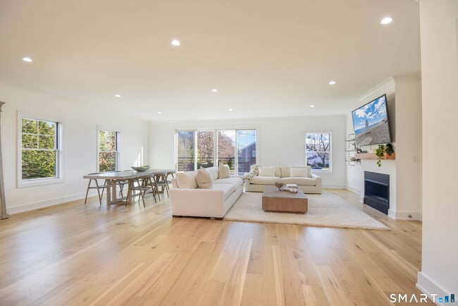 Building Photo - 345 Reef Rd