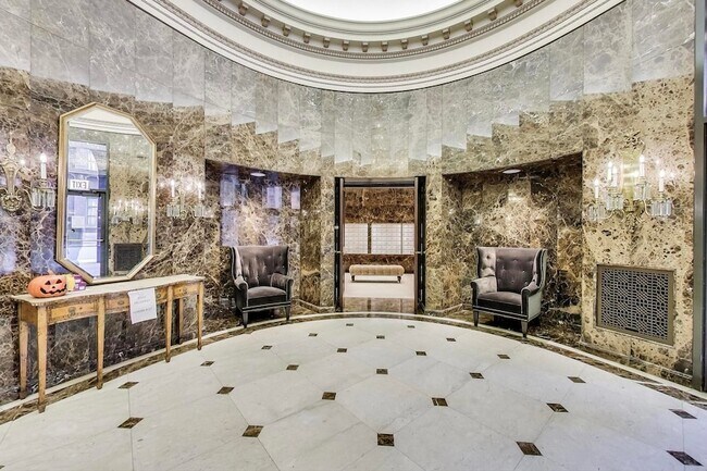 Building Photo - 10 E Ontario St